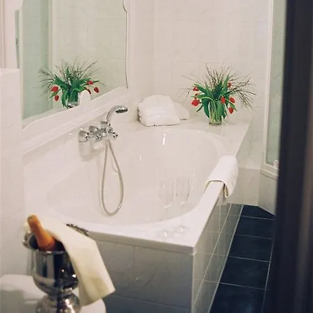 Villa-hotel De Kroon 3*