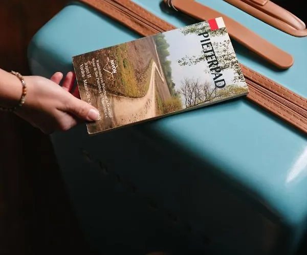 Отель Villa-hotel De Kroon 3*