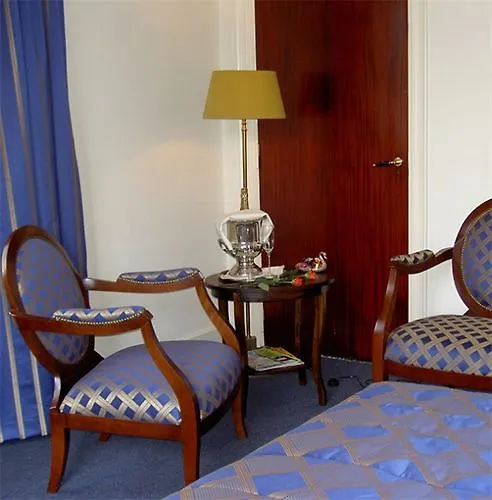 Отель Villa-hotel De Kroon 3*