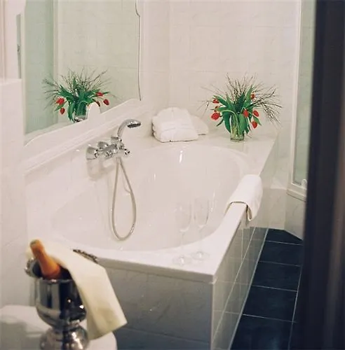 Villa-hotel De Kroon 3*